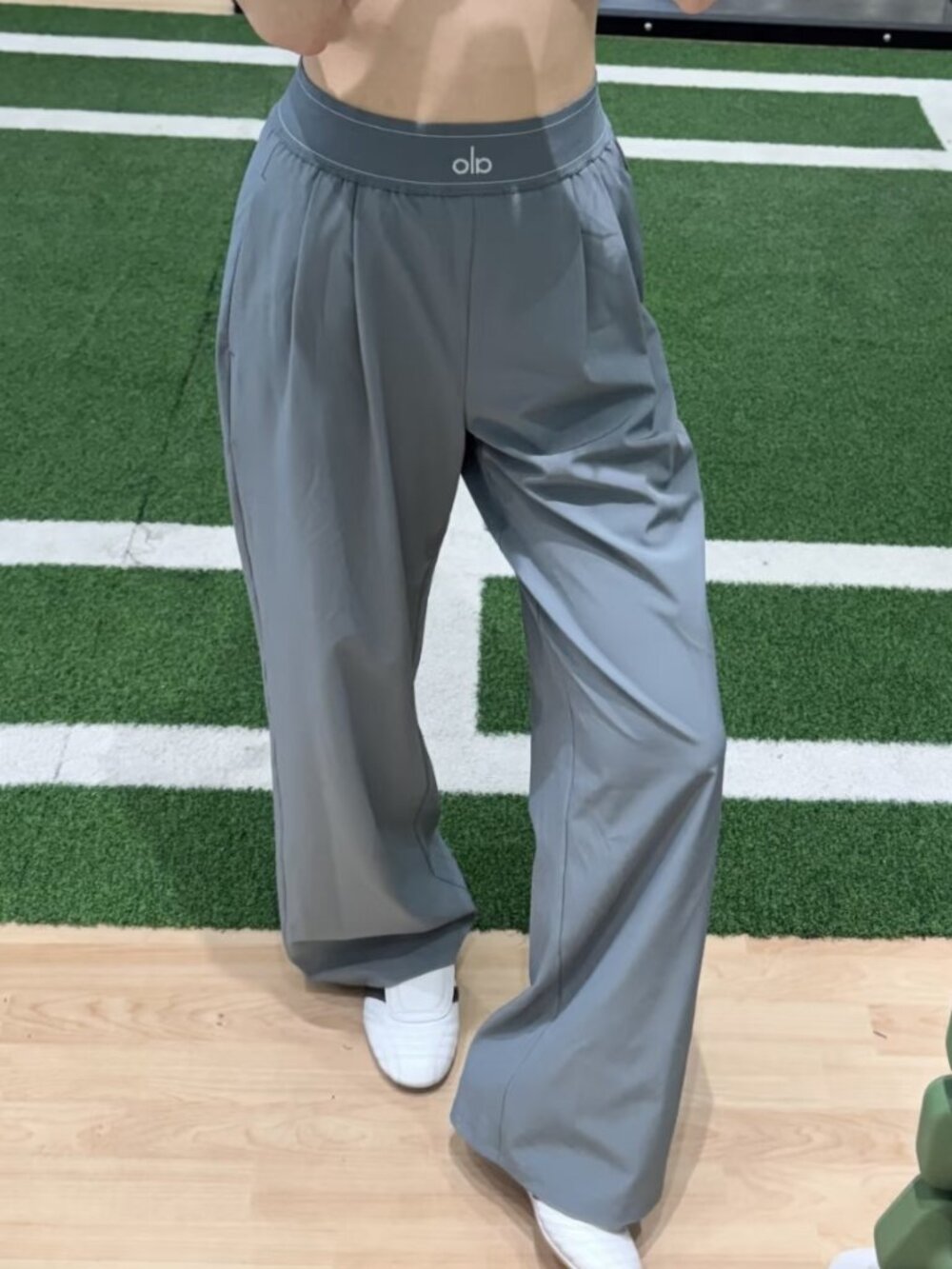 NWT🎉Steel Grey Alo Yoga Suit Up Trouser Relaxed Pants Clean Girl Style😉Regular